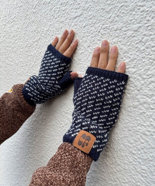 CIAOPANIC（チャオパニック）の「アソート柄デミグラブ（手袋・レディース・グレー/ブラウン/ネイビー/グリーン・FREE）」の4枚目の写真