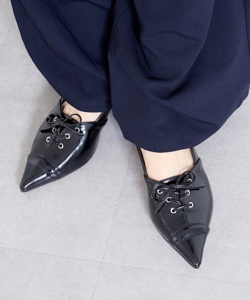 レースアップトウパンプス