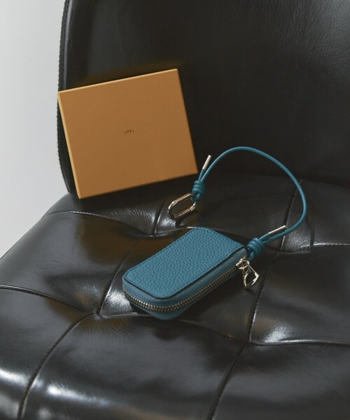 Lui's(ルイス)の「【ITTI】CRISTY SMART KEY CASE / DIPLO FJOR(キーケース/キーアクセサリー・メンズ・オレンジ/ブラック/スカイブルー・F)」の3枚目の写真