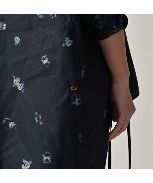 45R（フォーティファイブアール）の「インディゴ抜染ローズプリントのボーイフレンドシャツ（その他・レディース・71-インディゴベース抜染/73-インディゴ抜染・00-フリー）」の11枚目の写真