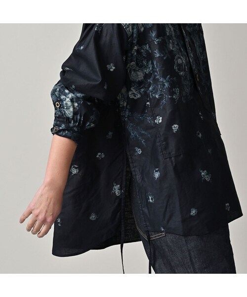 45R（フォーティファイブアール）の「インディゴ抜染ローズプリントのボーイフレンドシャツ（その他・レディース・71-インディゴベース抜染/73-インディゴ抜染・00-フリー）」の9枚目の写真