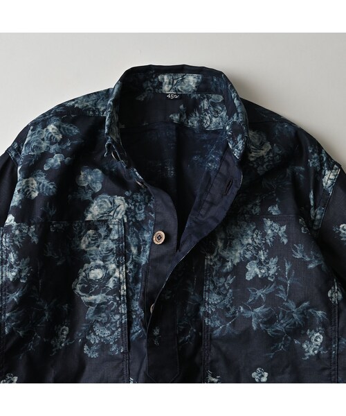 インディゴ抜染ローズプリントのボーイフレンドシャツ