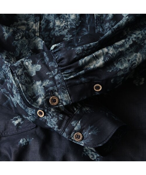 45R（フォーティファイブアール）の「インディゴ抜染ローズプリントのボーイフレンドシャツ（その他・レディース・71-インディゴベース抜染/73-インディゴ抜染・00-フリー）」の22枚目の写真