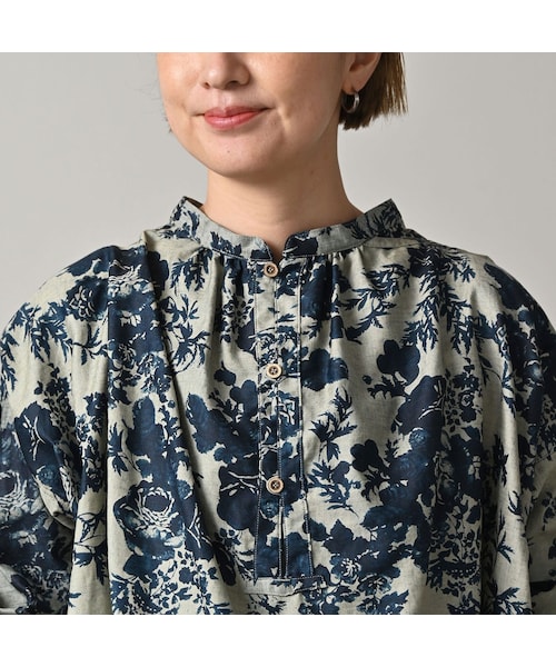 45R（フォーティファイブアール）の「インディゴ抜染ローズプリントのスモック（その他・レディース・71-インディゴベース抜染/73-インディゴ抜染・00-フリー）」の9枚目の写真