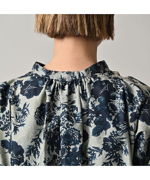 45R（フォーティファイブアール）の「インディゴ抜染ローズプリントのスモック（その他・レディース・71-インディゴベース抜染/73-インディゴ抜染・00-フリー）」の10枚目の写真