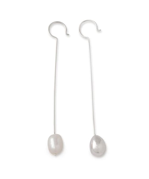 ADAM ET ROPE'（アダムエロペ）の「【公式サイト限定】【Rieuk(リューク)】 Pearl & Bar Long Hooks（ピアス（両耳用）・レディース・シルバー・F）」の2枚目の写真