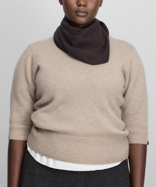 URBAN RESEARCH（アーバンリサーチ）の「Extreme Cashmere　bandana（バンダナ/スカーフ・レディース・rosa/d brown/felt/raven・-）」の15枚目の写真