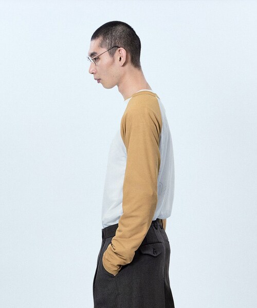 ADAM ET ROPE'(アダムエロペ)の「SHEER RINGER RAGLAN LONG SLEEVE(Tシャツ/カットソー・レディース・ホワイト/キャメル/ベージュ/ブラック・38/42)」の18枚目の写真