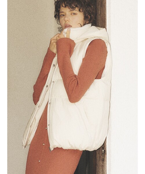 RESEXXY（リゼクシー）の「ネックファーダウンベスト（ベスト・レディース・ホワイト/ブラック・F）」の4枚目の写真