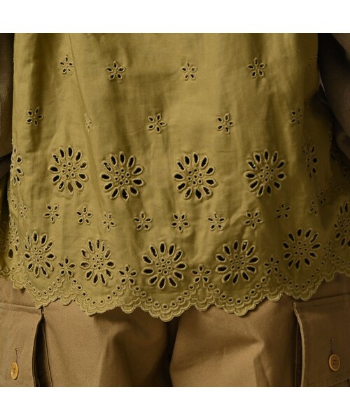 45R（フォーティファイブアール）の「裏毛×カットワークのスウェット（トップス・レディース・06-アンティークホワイト/62-カーキ・00-フリー）」の11枚目の写真