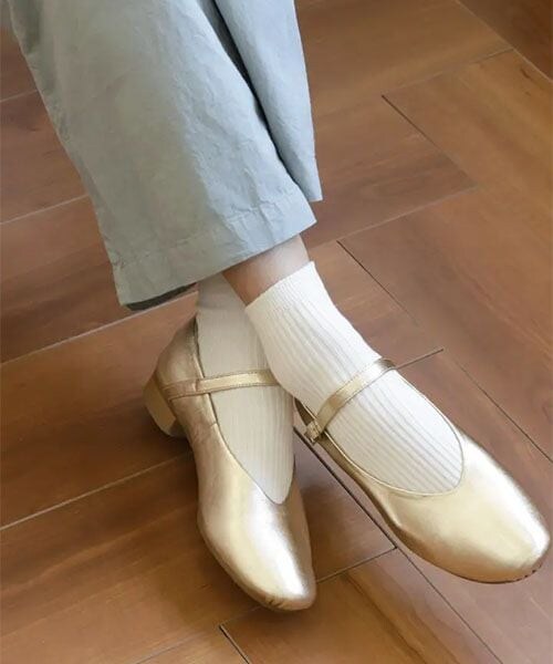靴下屋(クツシタヤ)の「2×2リブショートソックス/011134590(その他・レディース・オフホワイト01/サラシ09/シルバーグレー10/クロ12/チャコールモク18/リネンベージュ20/モスブラウン24/グレージュ29/ピンク31/エンジェルピンク36/ビビッドピンク37/ノーマルレッド42/ダークレッド44/ヴィンテージレッド48/クリーム60/クロムイエロー64/イエロー66/グリーン72/マッチャ75/メロン77/ミントサックス80/スモーキーサックス81/サックス83/コン84/ダークターコイズ85/パンチブルー88/インディゴ89/ラベンダー96・F)」の4枚目の写真