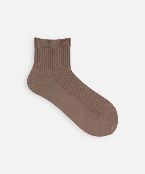 靴下屋(クツシタヤ)の「2×2リブショートソックス/011134590(その他・レディース・オフホワイト01/サラシ09/シルバーグレー10/クロ12/チャコールモク18/リネンベージュ20/モスブラウン24/グレージュ29/ピンク31/エンジェルピンク36/ビビッドピンク37/ノーマルレッド42/ダークレッド44/ヴィンテージレッド48/クリーム60/クロムイエロー64/イエロー66/グリーン72/マッチャ75/メロン77/ミントサックス80/スモーキーサックス81/サックス83/コン84/ダークターコイズ85/パンチブルー88/インディゴ89/ラベンダー96・F)」の11枚目の写真