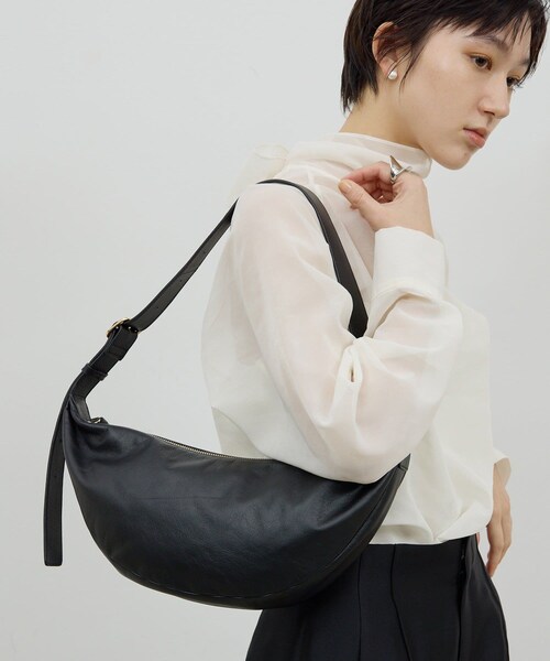 GALLARDAGALANTE(ガリャルダガランテ)の「【2.718】タッククロスボディバッグ(ボディバッグ/ウエストポーチ・レディース・ベージュ/ブラック・F)」の2枚目の写真