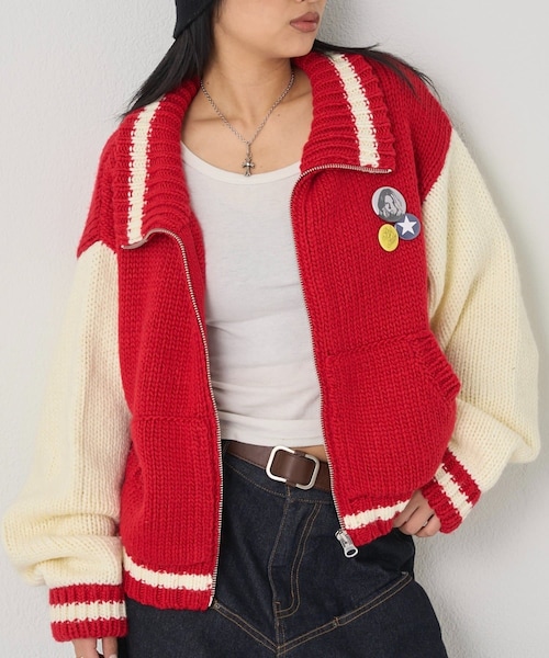 WHO'S WHO gallery（フーズフーギャラリー）の「ニットスタジャン（トップス・レディース・ネイビー/レッド・F）」の2枚目の写真