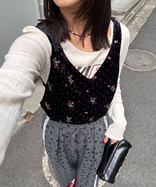 CIAOPANIC（チャオパニック）の「ラインストーンフラワー刺繡ビスチェ（タンクトップ・レディース・パープル/ブラック/アイボリー・ONE）」の3枚目の写真