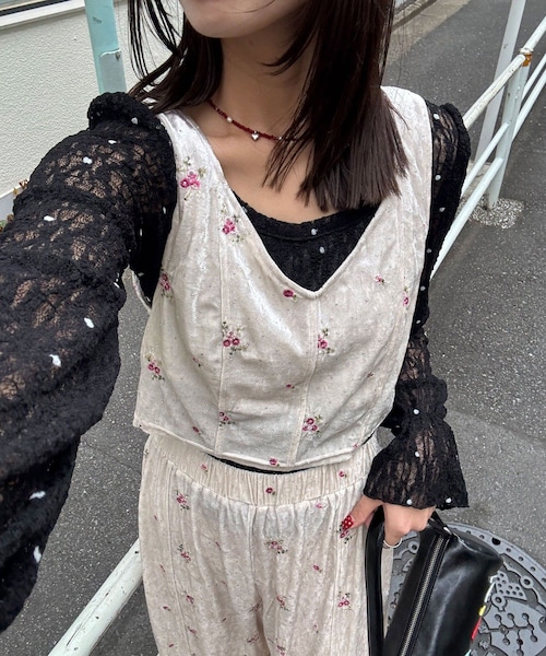 CIAOPANIC（チャオパニック）の「ラインストーンフラワー刺繡ビスチェ（タンクトップ・レディース・パープル/ブラック/アイボリー・ONE）」の2枚目の写真