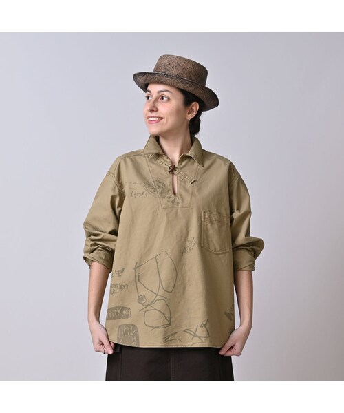 45R(フォーティファイブアール)の「ダック落書きプリントの908ダッファーシャツ(その他・レディース・12-ベージュ・02-S/04-L)」の6枚目の写真