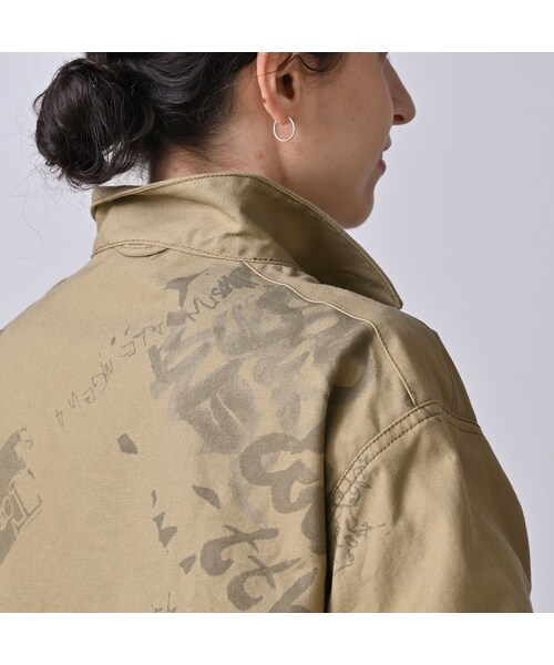 45R(フォーティファイブアール)の「ダック落書きプリントの908ダッファーシャツ(その他・レディース・12-ベージュ・02-S/04-L)」の16枚目の写真