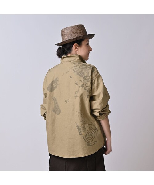 45R(フォーティファイブアール)の「ダック落書きプリントの908ダッファーシャツ(その他・レディース・12-ベージュ・02-S/04-L)」の8枚目の写真