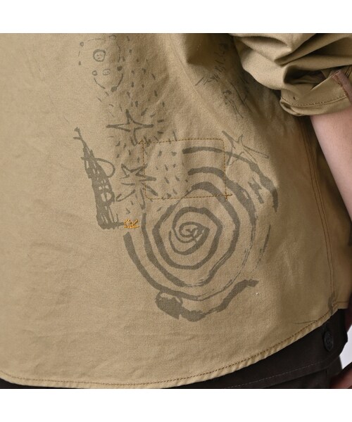 45R(フォーティファイブアール)の「ダック落書きプリントの908ダッファーシャツ(その他・レディース・12-ベージュ・02-S/04-L)」の17枚目の写真