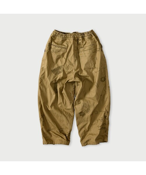 45R（フォーティファイブアール）の「ダック落書きプリントの908テントパンツ（パンツ・レディース・12-ベージュ・02-S/04-L）」の2枚目の写真