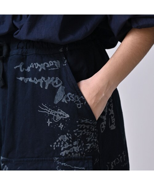 45R（フォーティファイブアール）の「ダック落書きプリントの908テントパンツ（インディゴ）（パンツ・レディース・73-インディゴ・02-S/04-L）」の12枚目の写真