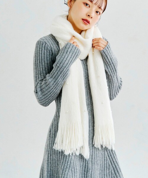 Lattice（Lattice）の「パール付きマフラー（ファッション雑貨・レディース・ブラック/グレー/アイボリー・FREE）」の2枚目の写真