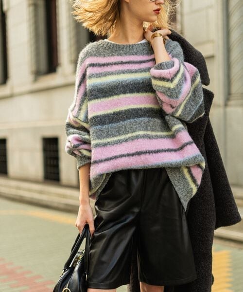 靴下屋(クツシタヤ)の「フェイクレザーハーフパンツ L-LL/ 081830001(パンツ・クロ(12)・L-LL)」の1枚目の写真