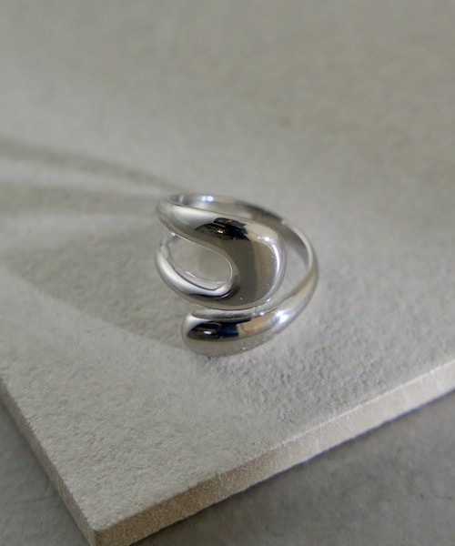 Lattice（Lattice）の「<ステンレス>うねうねリング（リング・レディース・ゴールド/シルバー・FREE）」の2枚目の写真