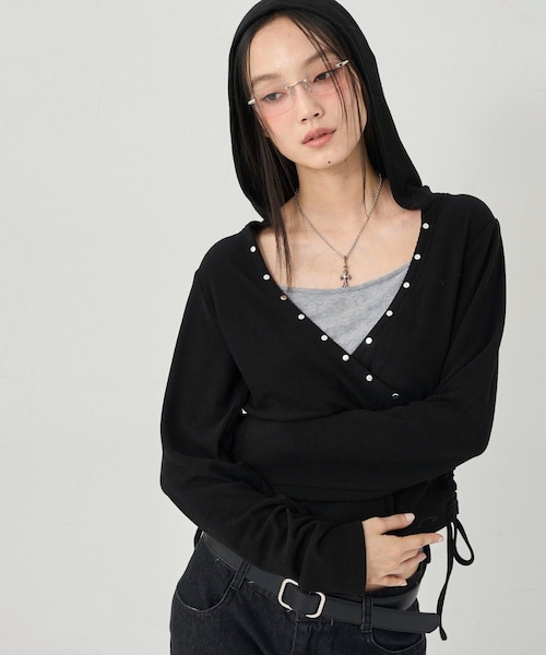 WHO'S WHO gallery(フーズフーギャラリー)の「STUDS RIB WRAP HOODIE(トップス・レディース・ブラック/グレー/オフホワイト・F)」の1枚目の写真