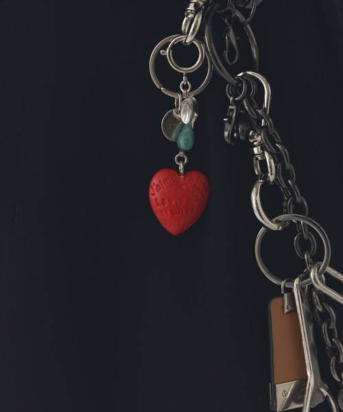 Lui's（ルイス）の「【ITTI】Art by masasculp LUCKY CHARM II（キーホルダー・メンズ・エクリュ/レッド・F）」の2枚目の写真