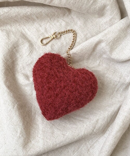 3coins（3coins）の「ボアハートキーホルダー（キーホルダー・アイボリー/レッド・FREE）」の2枚目の写真