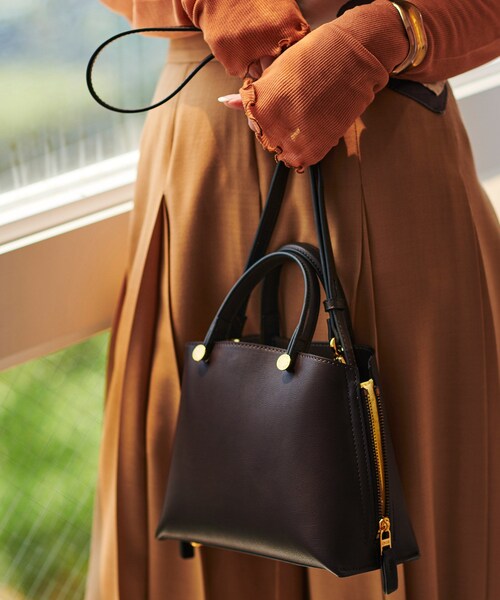 ROPE'（ロペ）の「【新色追加】【E'POR】 Y BAG Mini【雑誌掲載】（ハンドバッグ・レディース・ダークブラウン系/ライトグリーン/ブラック系/ブルー系/ブラウン・F）」の2枚目の写真