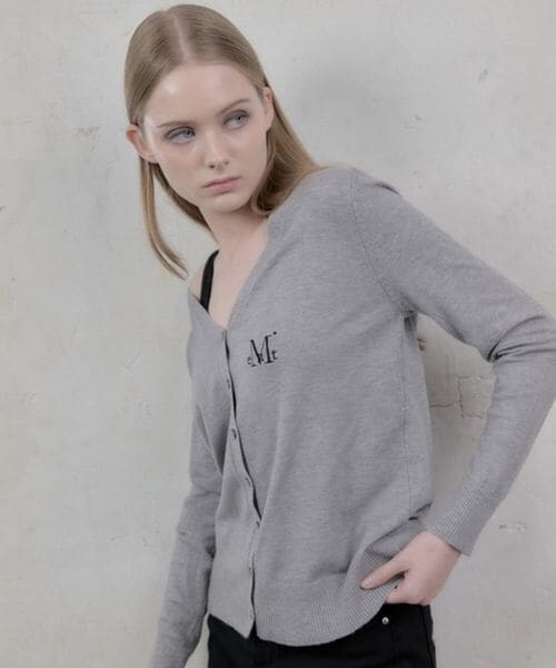 ALAND（エーランド）の「MUCENT／REITZVネックカーディガン（トップス・グレー(15)/ブラック(19)/ライトベージュ(56)/ライトブルー(82)・F）」の11枚目の写真