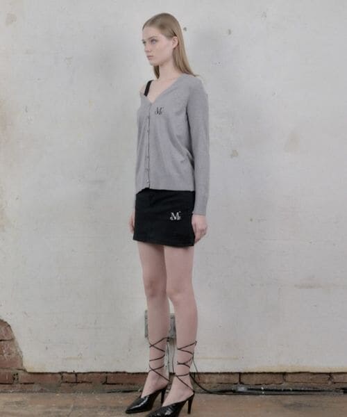 ALAND（エーランド）の「MUCENT／REITZVネックカーディガン（トップス・グレー(15)/ブラック(19)/ライトベージュ(56)/ライトブルー(82)・F）」の7枚目の写真