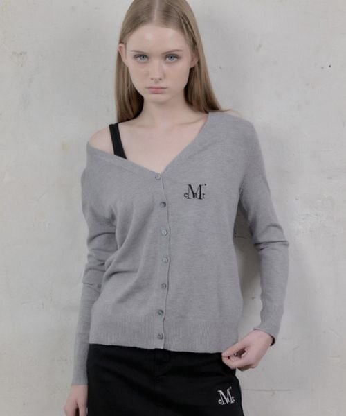 ALAND（エーランド）の「MUCENT／REITZVネックカーディガン（トップス・グレー(15)/ブラック(19)/ライトベージュ(56)/ライトブルー(82)・F）」の10枚目の写真