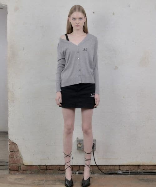 ALAND（エーランド）の「MUCENT／REITZVネックカーディガン（トップス・グレー(15)/ブラック(19)/ライトベージュ(56)/ライトブルー(82)・F）」の6枚目の写真