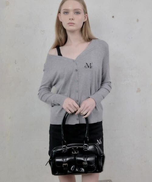 ALAND（エーランド）の「MUCENT／REITZVネックカーディガン（トップス・グレー(15)/ブラック(19)/ライトベージュ(56)/ライトブルー(82)・F）」の9枚目の写真