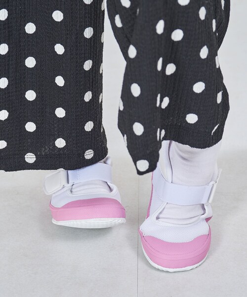 ORiental TRaffic（オリエンタルトラフィック）の「【WEB限定/KIDS】ゴムストラップスクールシューズ/K-533（その他・レディース・ブルー/ネイビー/パープル/ホワイト・16.0cm/16.5cm/17.0cm/17.5cm/18.0cm/18.5cm/19.0cm/19.5cm/20.0cm/20.5cm/21.0cm/21.5cm/22.0cm）」の10枚目の写真