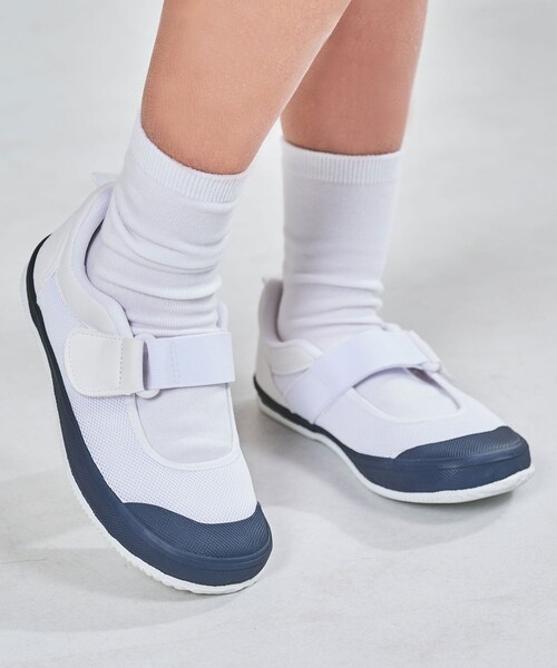 ORiental TRaffic（オリエンタルトラフィック）の「【WEB限定/KIDS】ゴムストラップスクールシューズ/K-533（その他・レディース・ブルー/ネイビー/パープル/ホワイト・16.0cm/16.5cm/17.0cm/17.5cm/18.0cm/18.5cm/19.0cm/19.5cm/20.0cm/20.5cm/21.0cm/21.5cm/22.0cm）」の6枚目の写真