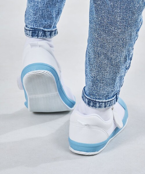 ORiental TRaffic（オリエンタルトラフィック）の「【WEB限定/KIDS】ゴムストラップスクールシューズ/K-533（その他・レディース・ブルー/ネイビー/パープル/ホワイト・16.0cm/16.5cm/17.0cm/17.5cm/18.0cm/18.5cm/19.0cm/19.5cm/20.0cm/20.5cm/21.0cm/21.5cm/22.0cm）」の3枚目の写真