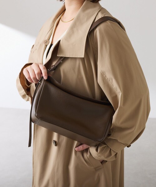 COLLAGE GALLARDAGALANTE（コラージュガリャルダガランテ）の「《人気インフルエンサー企画》【2月12日販売開始】メタルレスレザーバッグ（ショルダーバッグ・レディース・ブラック/ブラウン・FREE）」の2枚目の写真