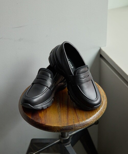 ear PAPILLONNER（イアパピヨネ）の「《290gと軽量!/ 本革》ボリュームローファー【SUM1 STYLE(スミスタイル)】（その他シューズ・レディース・ホワイト/ブラック・L/S/M）」の2枚目の写真