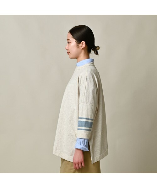 45R（フォーティファイブアール）の「ロゴジャカードのビッグスリットTシャツ（トップス・レディース・12-ボーンホワイトトップ/13-リネンベージュトップ/24-グレートップ/72-Umiiブルー・00-フリー）」の8枚目の写真