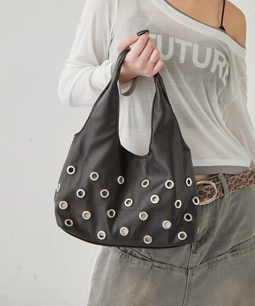 WHO'S WHO gallery（フーズフーギャラリー）の「EYELET PU SHOULDER BAG（ショルダーバッグ・レディース・イエロー/ブラック/オフホワイト・F）」の3枚目の写真