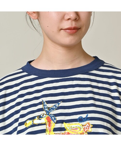 45R（フォーティファイブアール）の「ボーダー天竺フラミングウェイプリントのビッグスリットTシャツ（トップス・レディース・02-シロ×ブルー・00-フリー）」の7枚目の写真