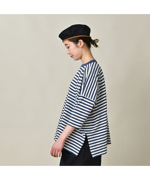 45R（フォーティファイブアール）の「ボーダー天竺フラミングウェイプリントのビッグスリットTシャツ（トップス・レディース・02-シロ×ブルー・00-フリー）」の5枚目の写真