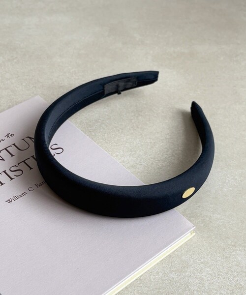 3coins（3coins）の「プレート付きツイルカチューシャ（カチューシャ・レディース・グレー/ネイビー・FREE）」の2枚目の写真