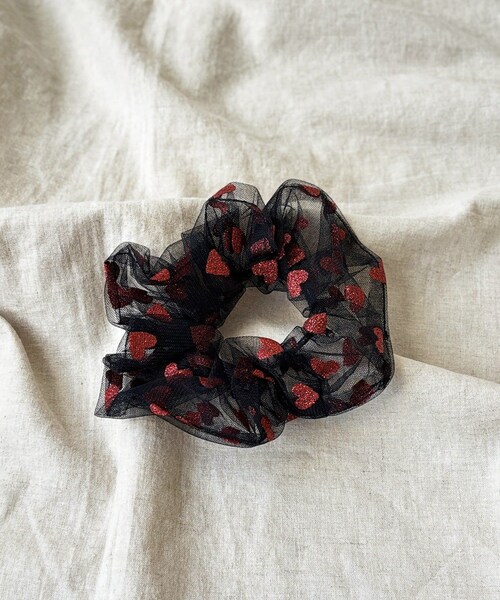 3coins（3coins）の「ラメハートシュシュ／KIDS（シュシュ・キッズ・ピンク/ブラック・FREE）」の2枚目の写真