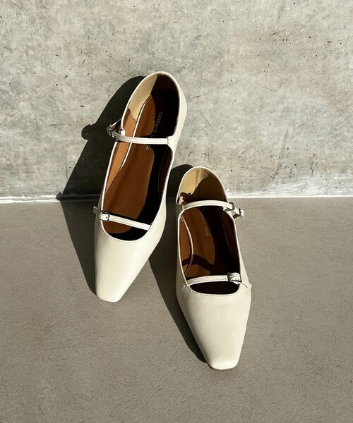 CAPRICIEUX LE'MAGE（カプリシューレマージュ）の「Wストラップフラットシューズ（その他シューズ・レディース・ブラック/オフホワイト・38/37/36）」の2枚目の写真